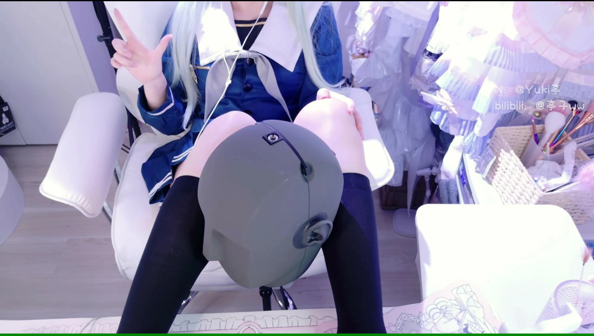 B站亭子ww:若叶睦cosplay,绝对领域夹击&超痒挠挠脸~