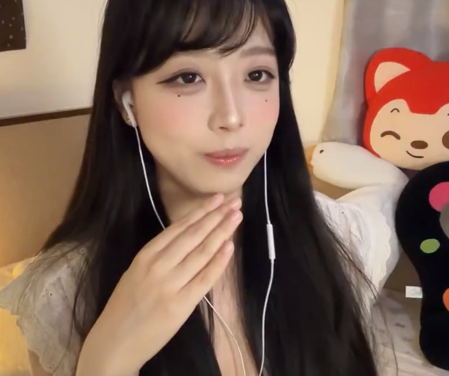深夜两点，我偷偷听完了小鸟大王的红绿灯系列，聊聊“静默”这件事