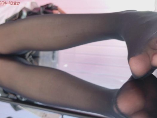 “梵拉valar《爱丽丝·黑巧踩脸耳舐》深度解析:一场颠覆ASMR认知的感官革命”