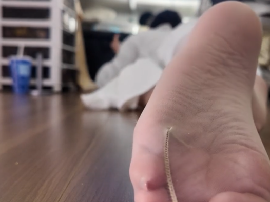酥酥学姐的足底助眠:把脚底的触感录进耳朵,闭着眼也能脑补出画面
