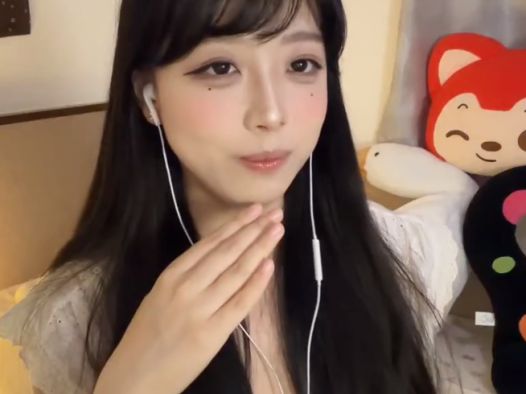 深夜两点,我偷偷听完了小鸟大王的红绿灯系列,聊聊“静默”这件事
